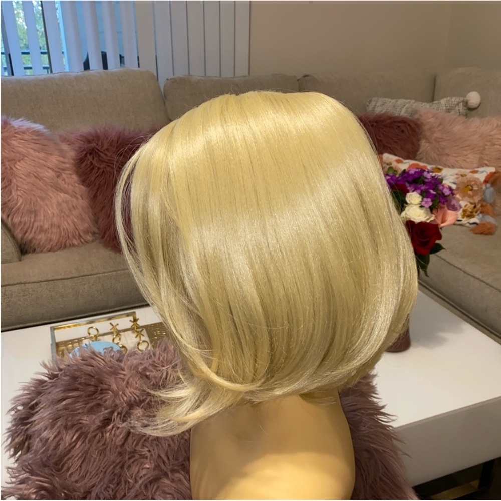 New Balance Golden Blonde Women's Wig - Picture 2 of 7